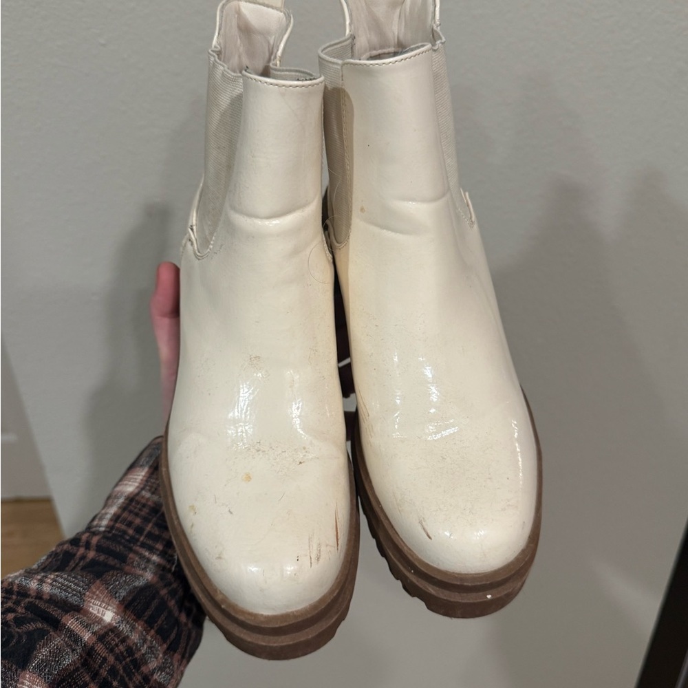 Diba Cream Heeled Chelsea Boots with Brown Sole 8M - Picture 2 of 5